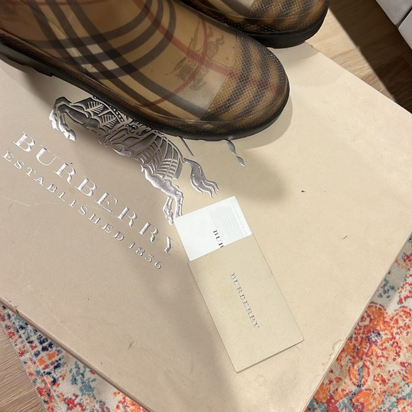 Burberry haymarket rain boots size 8.5 - Picture 4 of 9